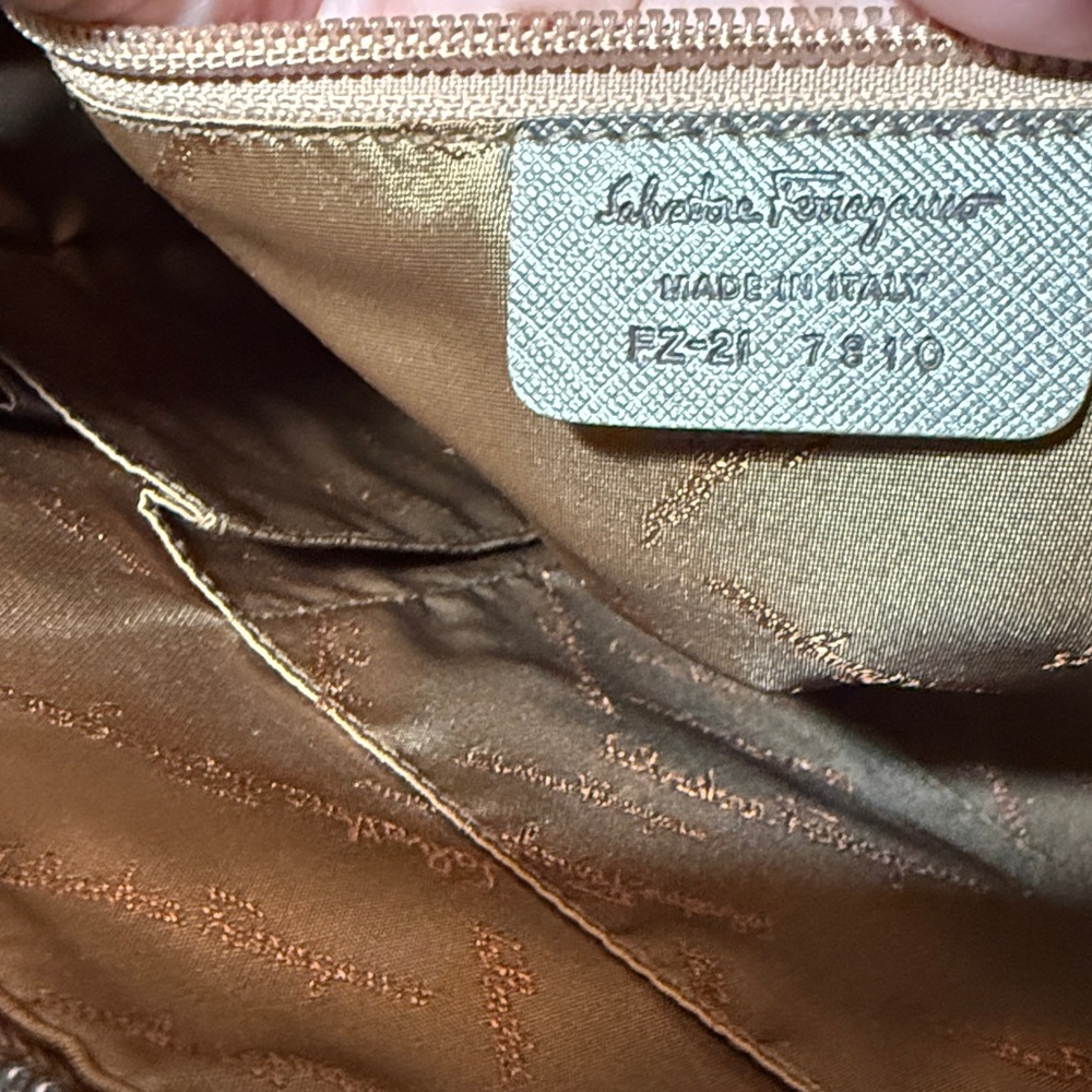 Salvatore Ferragamo SET: Metallic Platinum Gray Satchel & Wallet Silver Gancini - Picture 9 of 13